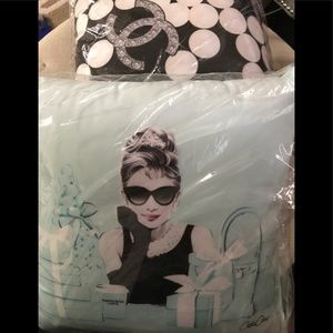 Set of 2 fashion print pillows. New in bags.